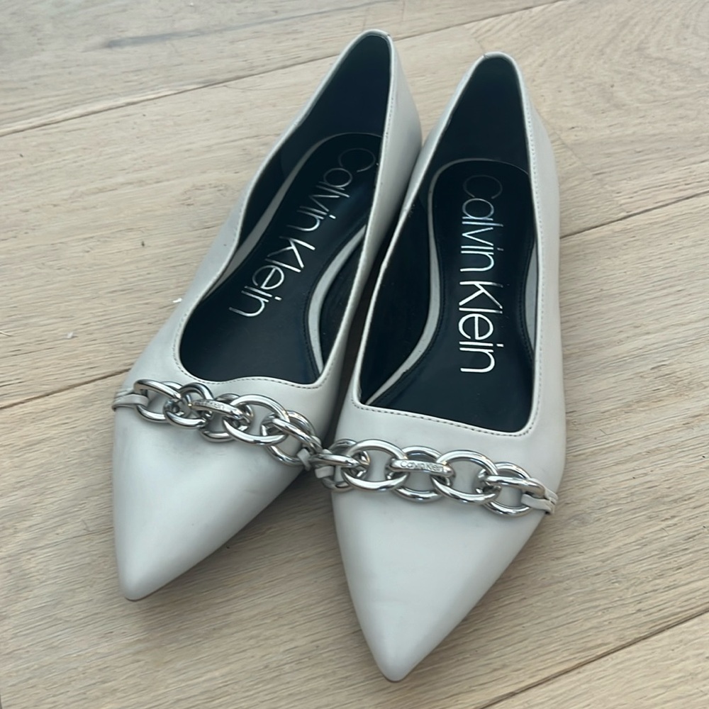 Calvin Klein 8.5 white cream loafer platform shoes. White, light grey.